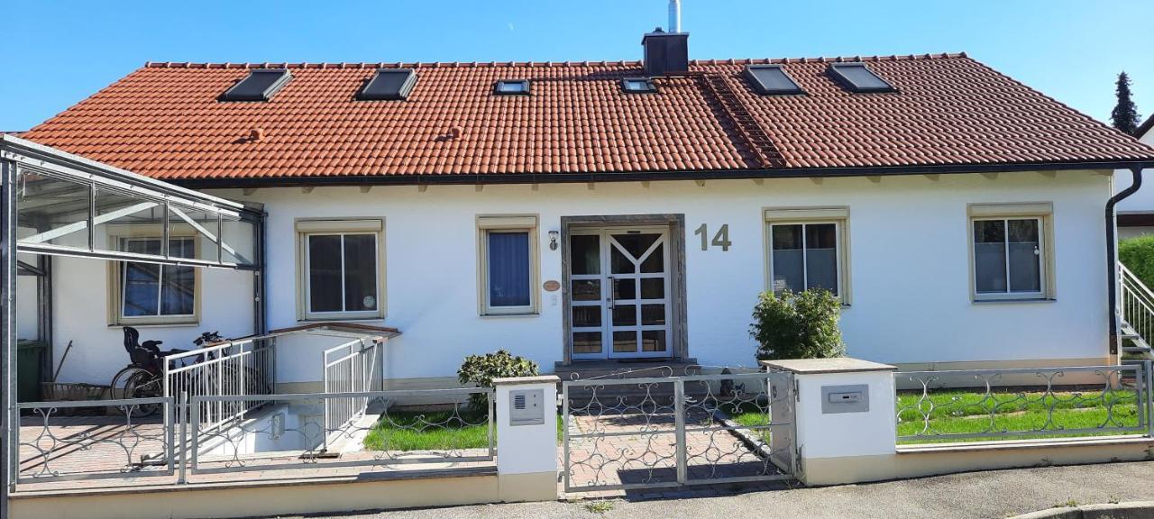 Helle Souterrainwohnung Naehe Flughafen, Landshut Und Muenchen 1 Bis 5 Personen Bruckberg Ngoại thất bức ảnh